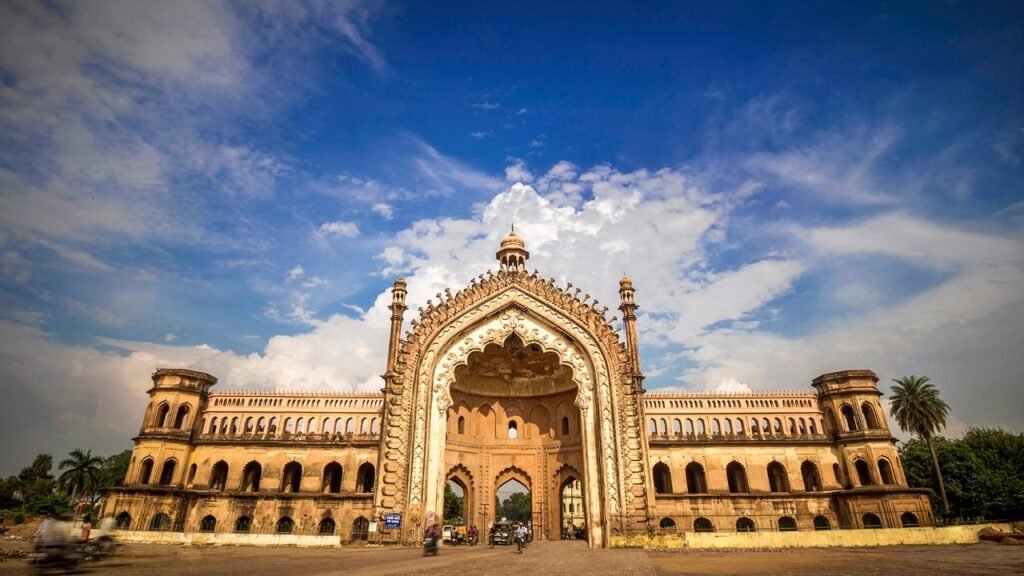 Varanasi to Lucknow Cab and Taxi Services